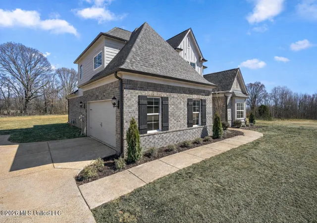 Photo 3 of Single family home for sale at 302 Wells Dr, Hernando, MS 38632 | MLS# 4159839 | Listing updated on 2026-08-20