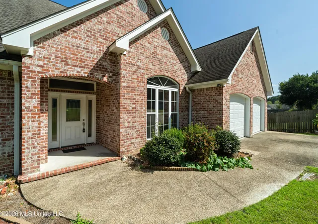 Photo 3 of Single family home for sale at 66 W Shore Dr, Hattiesburg, MS 39402 | MLS# 4159892 | Listing updated on 2026-08-24
