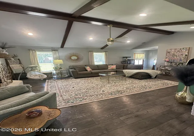 Photo 3 of Sale Pending at 332 E School St, Ridgeland, MS 39157 | MLS# 4160179 | Listing updated on 2026-08-24