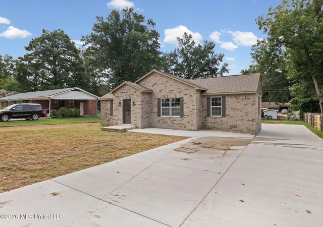 Photo 1 of Single family home for sale at 709 Coleman Ave, Holly Springs, MS 38635 | MLS# 4159934 | Listing updated on 2026-08-30