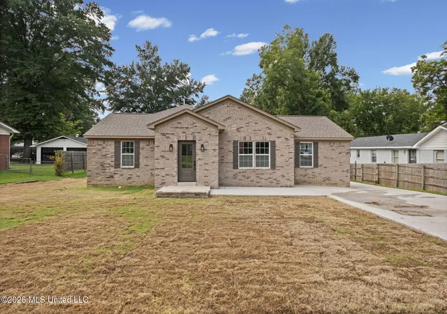 Photo 3 of Single family home for sale at 709 Coleman Ave, Holly Springs, MS 38635 | MLS# 4159934 | Listing updated on 2026-08-30