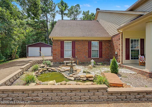 Photo 4 of Sale Pending at 4019 Victoria Dr, Nesbit, MS 38651 | MLS# 4160069 | Listing updated on 2026-10-02