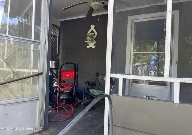 Photo 3 of Single family home for sale at 122 Stowell St, Hazlehurst, MS 39083 | MLS# 4159933 | Listing updated on 2026-10-04