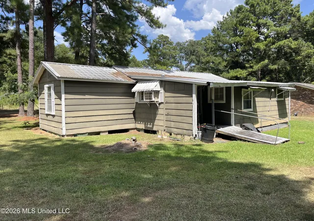 Photo 4 of Single family home for sale at 122 Stowell St, Hazlehurst, MS 39083 | MLS# 4159933 | Listing updated on 2026-10-04