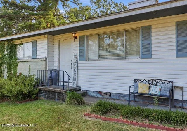 Photo 3 of Sale Pending at 216 Pemberton Dr, Pearl, MS 39208 | MLS# 4159994 | Listing updated on 2026-09-22