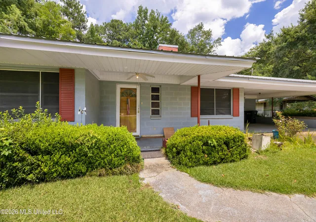 Photo 3 of Single family home for sale at 324 Peps Point Rd, Hattiesburg, MS 39401 | MLS# 4160239 | Listing updated on 2026-10-04