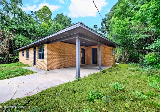 Photo 3 of Sale Pending at 804 Camp Ave, Lumberton, MS 39455 | MLS# 4159963 | Listing updated on 2026-09-29