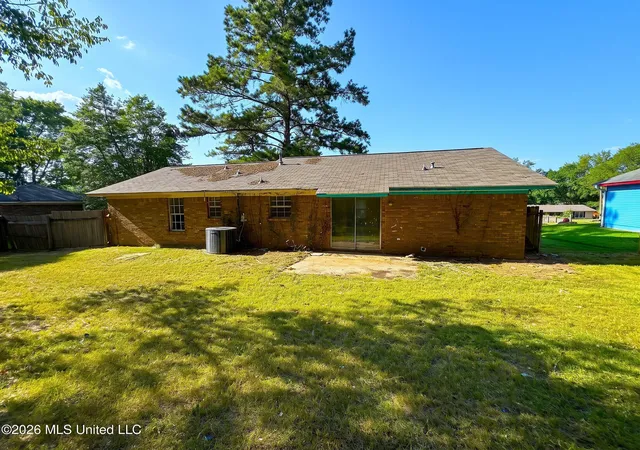 Photo 10 of Single family home for sale at 565 Sunny Orchard Ln, Clinton, MS 39056 | MLS# 4160002 | Listing updated on 2026-08-21