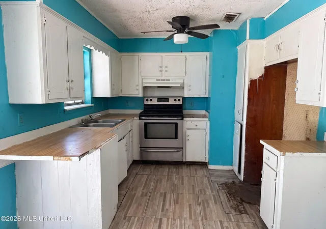 Photo 2 of Single family home for sale at 565 Sunny Orchard Ln, Clinton, MS 39056 | MLS# 4160002 | Listing updated on 2026-08-21