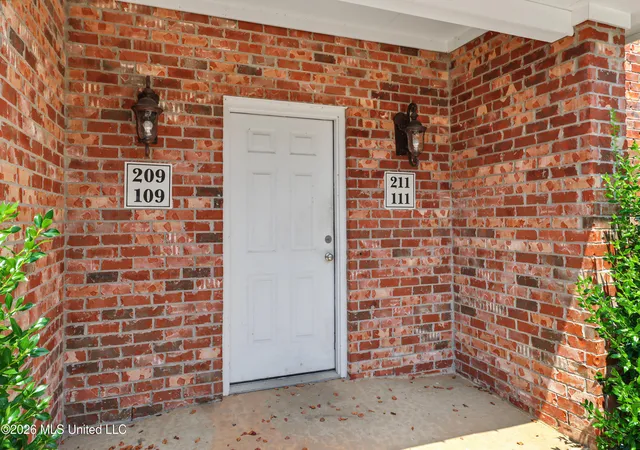Photo 2 of Condo for sale at 211 Armand Oaks, Ocean Springs, MS 39564 | MLS# 4159985 | Listing updated on 2026-08-21