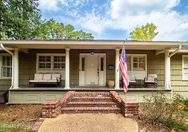Photo 2 of Single family home for sale at 1918 Bellewood Dr, Jackson, MS 39211 | MLS# 4160978 | Listing updated on 2026-08-31