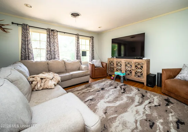 Photo 3 of Single family home for sale at 1918 Bellewood Dr, Jackson, MS 39211 | MLS# 4160978 | Listing updated on 2026-08-31