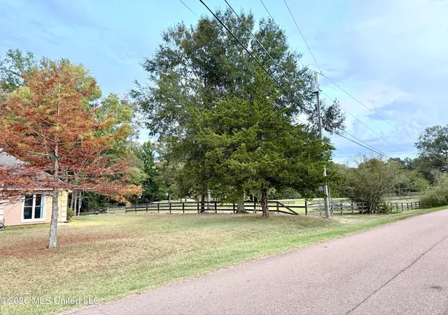 Photo 2 of Single family home for sale at 6165 Kay Brook Dr, Byram, MS 39272 | MLS# 4160096 | Listing updated on 2026-08-24