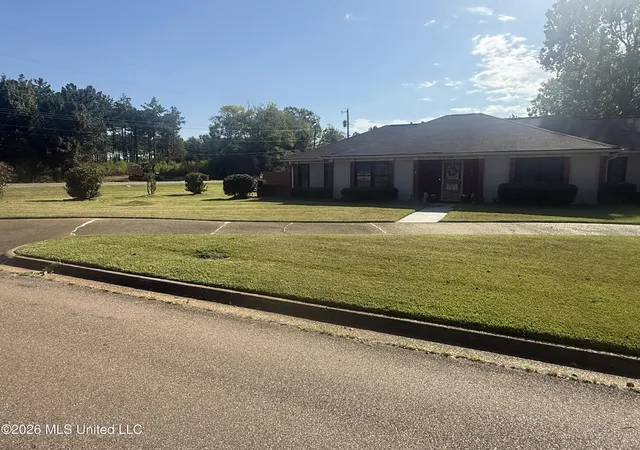Photo 1 of Sale Pending at 6530 Cedarwood Dr, Jackson, MS 39213 | MLS# 4160040 | Listing updated on 2026-08-24