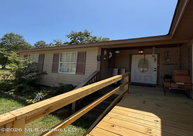 Photo 2 of Sale Pending at 5801 Center St, Ocean Springs, MS 39564 | MLS# 4160037 | Listing updated on 2026-09-14