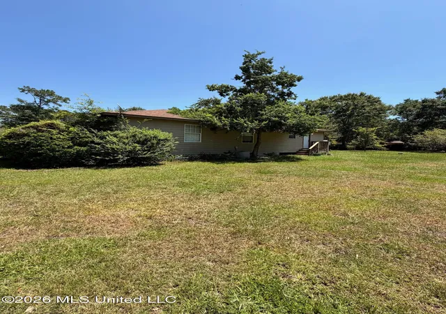 Photo 4 of Sale Pending at 5801 Center St, Ocean Springs, MS 39564 | MLS# 4160037 | Listing updated on 2026-09-14