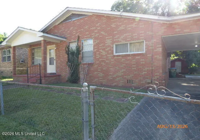 Photo 1 of Single family home for sale at 9 Ray St, Natchez, MS 39120 | MLS# 4160077 | Listing updated on 2026-08-22