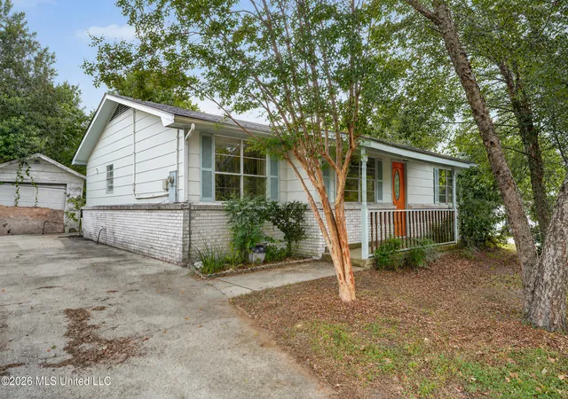 Photo 2 of Single family home for sale at 338 Carroll Ave, Bay Saint Louis, MS 39520 | MLS# 4160091 | Listing updated on 2026-08-24