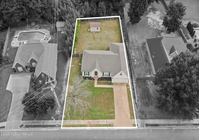 Photo 3 of Sale Pending at 1090 Fawn Dr, Hernando, MS 38632 | MLS# 4160107 | Listing updated on 2026-10-02