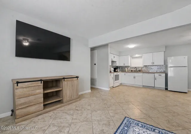 Photo 4 of Single family home for sale at 1537 S 10Th St, Ocean Springs, MS 39564 | MLS# 4160111 | Listing updated on 2026-09-15
