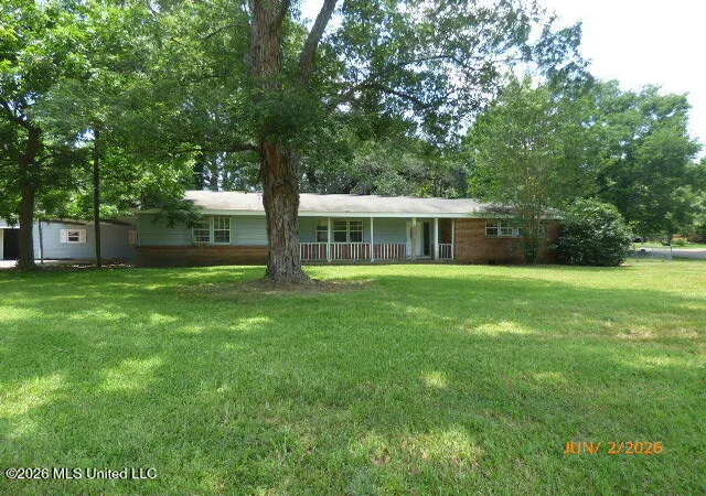 Photo 1 of Single family home for sale at 121 Catalpa Dr, Natchez, MS 39120 | MLS# 4160129 | Listing updated on 2026-08-22