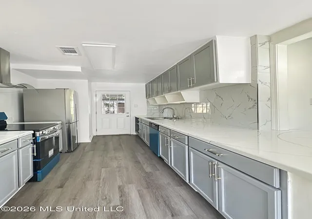 Photo 3 of Sale Pending at 1202 13th St, Pascagoula, MS 39567 | MLS# 4160184 | Listing updated on 2026-09-13
