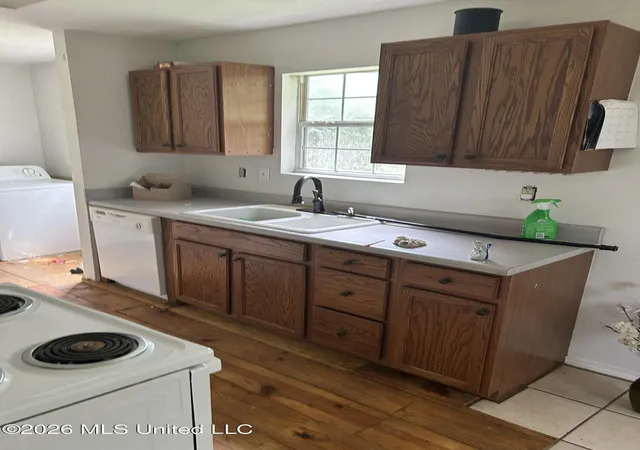 Photo 2 of Single family home for sale at 28 Hermantown Rd, Sumrall, MS 39482 | MLS# 4160196 | Listing updated on 2026-09-12