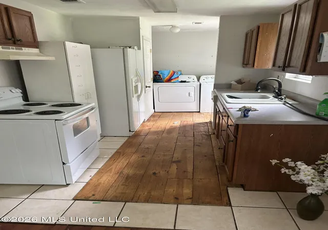 Photo 3 of Single family home for sale at 28 Hermantown Rd, Sumrall, MS 39482 | MLS# 4160196 | Listing updated on 2026-09-12
