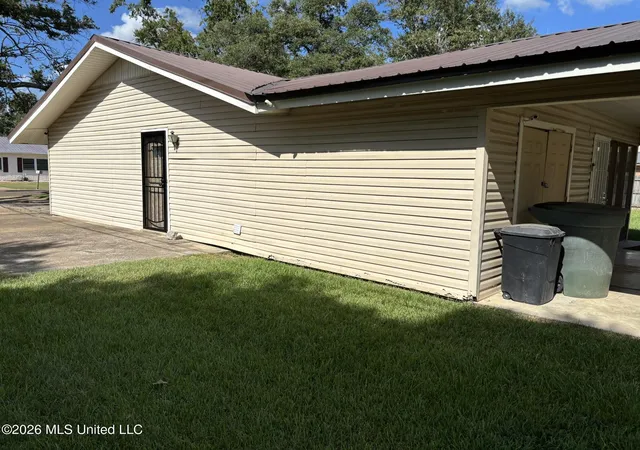 Photo 3 of Sale Pending at 512 Rose Dr, Belzoni, MS 39038 | MLS# 4160379 | Listing updated on 2026-10-12