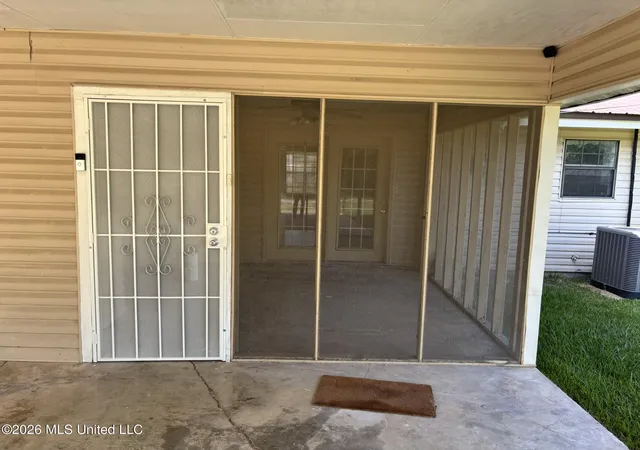 Photo 3 of Sale Pending at 512 Rose Dr, Belzoni, MS 39038 | MLS# 4160379 | Listing updated on 2026-10-12
