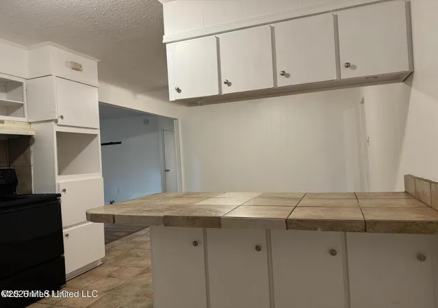 Photo 3 of Single family home for sale at 3144 Woodville Cir, Jackson, MS 39212 | MLS# 4160462 | Listing updated on 2026-08-26