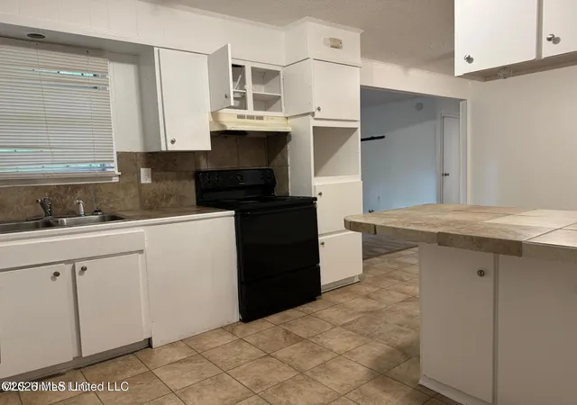 Photo 3 of Single family home for sale at 3144 Woodville Cir, Jackson, MS 39212 | MLS# 4160462 | Listing updated on 2026-08-26