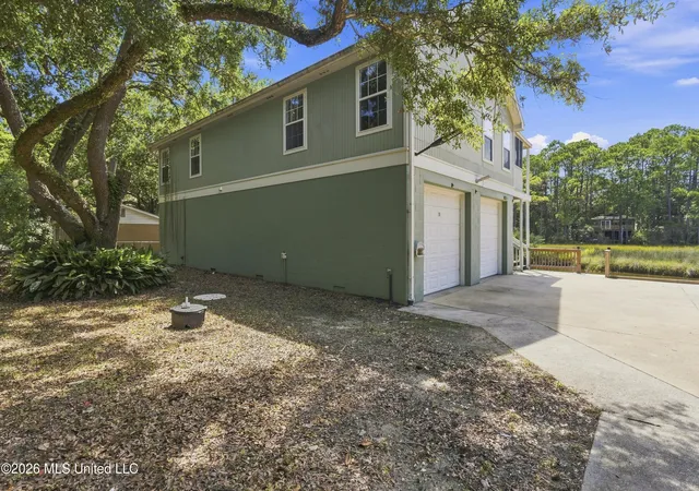 Photo 4 of Single family home for sale at 2119 E Simmons Bayou Dr, Ocean Springs, MS 39564 | MLS# 4160191 | Listing updated on 2026-08-24