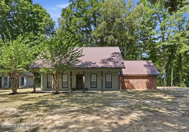 1st image of 370 Lakeview Dr, Yazoo City, MS 39194 | MLS# 4160218