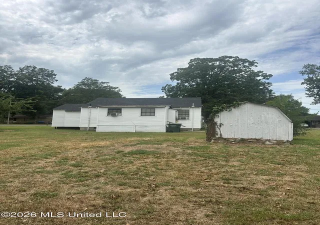 Photo 12 of Sale Pending at 104 Line St, Senatobia, MS 38668 | MLS# 4160274 | Listing updated on 2026-09-10