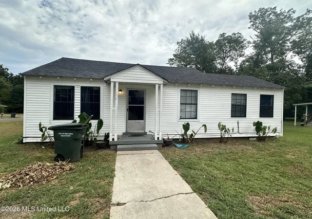 Photo 1 of Sale Pending at 104 Line St, Senatobia, MS 38668 | MLS# 4160274 | Listing updated on 2026-09-10