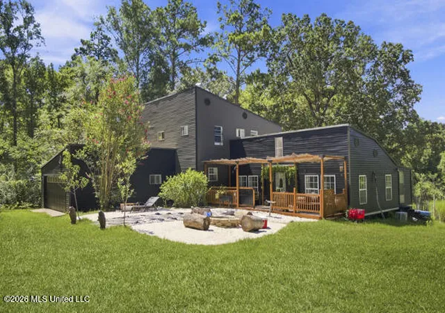 Photo 2 of Single family home for sale at 1076 Perrett Rd, Hazlehurst, MS 39083 | MLS# 4160258 | Listing updated on 2026-08-25