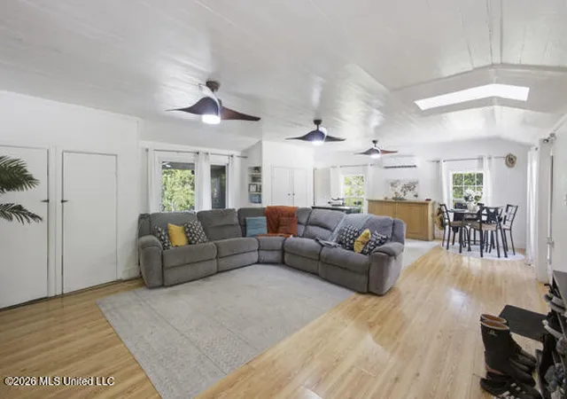 Photo 3 of Single family home for sale at 1076 Perrett Rd, Hazlehurst, MS 39083 | MLS# 4160258 | Listing updated on 2026-08-25