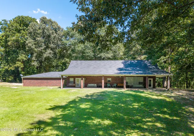 Photo 1 of Single family home for sale at 8 Freedom Rd, Natchez, MS 39120 | MLS# 4160247 | Listing updated on 2026-08-24