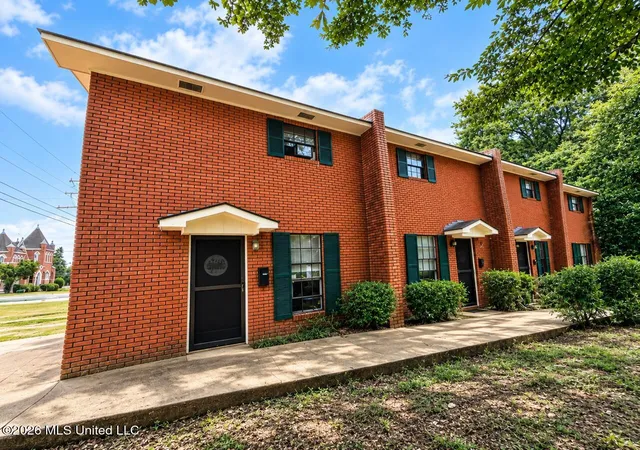 Photo 1 of Multi family home for sale at 219 W Chickasaw St, Brookhaven, MS 39601 | MLS# 4160242 | Listing updated on 2026-09-09
