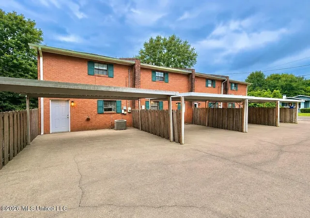 Photo 2 of Multi family home for sale at 219 W Chickasaw St, Brookhaven, MS 39601 | MLS# 4160242 | Listing updated on 2026-09-09