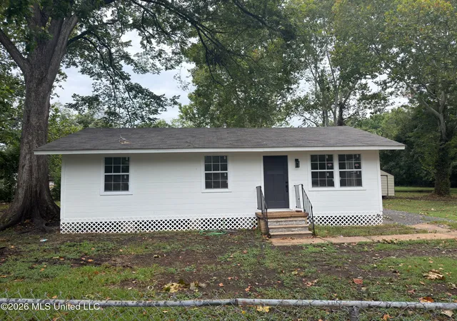 Photo 2 of Single family home for sale at 104 Circle Dr, Ridgecrest, LA 71334 | MLS# 4160364 | Listing updated on 2026-08-25