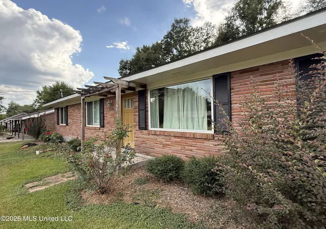 Photo 2 of Single family home for sale at 112 Berry St, New Hebron, MS 39140 | MLS# 4160386 | Listing updated on 2026-09-11