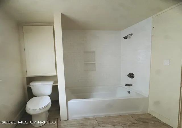Photo 4 of Single family home for sale at 2406 17Th Ave, Gulfport, MS 39501 | MLS# 4160246 | Listing updated on 2026-10-13