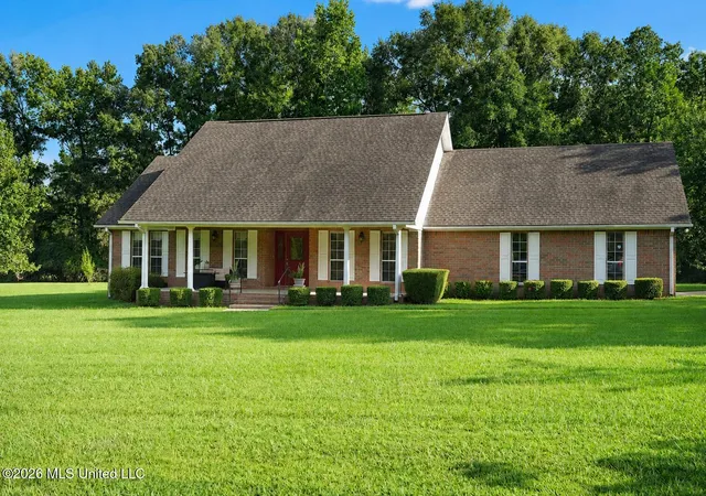 Photo 1 of Single family home for sale at 1070 Deerfield Rd, Summit, MS 39666 | MLS# 4160584 | Listing updated on 2026-09-11