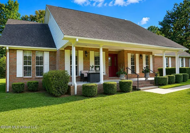 Photo 2 of Single family home for sale at 1070 Deerfield Rd, Summit, MS 39666 | MLS# 4160584 | Listing updated on 2026-09-11
