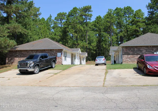 Photo 3 of Sale Pending at 154 N Wind Ridge Ln, Purvis, MS 39475 | MLS# 4160408 | Listing updated on 2026-08-27
