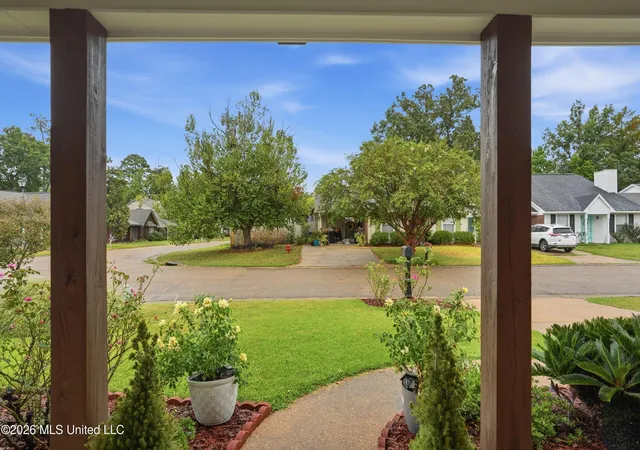 Photo 3 of Sale Pending at 1433 Barnett Bend Cir, Brandon, MS 39047 | MLS# 4160321 | Listing updated on 2026-09-15