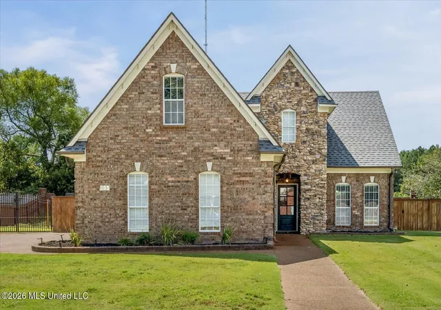 Photo 1 of Single family home for sale at 611 Ridge View Dr, Hernando, MS 38632 | MLS# 4160338 | Listing updated on 2026-09-20