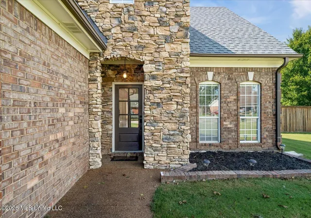 Photo 3 of Single family home for sale at 611 Ridge View Dr, Hernando, MS 38632 | MLS# 4160338 | Listing updated on 2026-10-08
